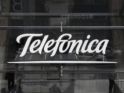 Edificio de Telefónica, en la Gran Vía de Madrid. Foto de archivo. 