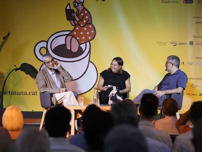 Carles Geli, a l'esquerra, Ana Pantaleoni i Jordi Amat a La Setmana del Llibr en Català.