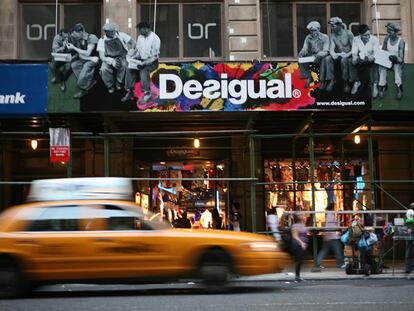 Escaparate de la tienda de Desigual en el barrio neoyorquino de SoHo.