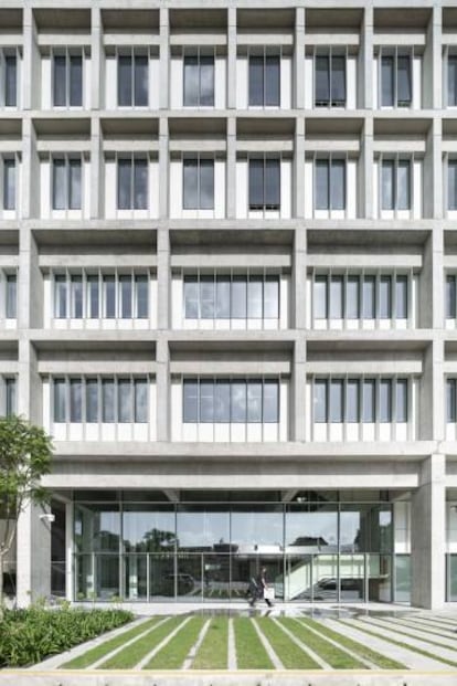 Exterior del nuevo aulario para la Universidad Torcuato di Tella, en Buenos Aires.