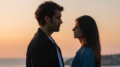 Protagonistas de la serie Clanes de Netflix