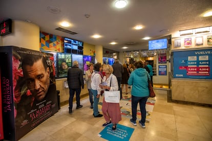 Vestíbulo de los cines Renoir Plaza de España, el viernes en Madrid.