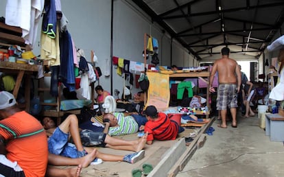 Ciudadanos cubanos en tr&aacute;nsito en la poblaci&oacute;n de Turbo (Colombia).