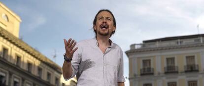 Pablo Iglesias en la Puerta del Sol de Madrid, en la concentración convocada en favor de las moción de censura contra Rajoy.