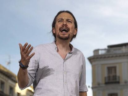 Pablo Iglesias en la Puerta del Sol de Madrid, en la concentraci&oacute;n convocada en favor de las moci&oacute;n de censura contra Rajoy.