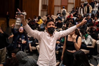 Tras más de ocho horas de reunión a lo largo de este jueves, el Consejo Superior de la Universidad Nacional eligió el reemplazo de Dolly Montoya en la rectoría de la institución de educación superior más icónica de Colombia. El ganador fue el tercer candidato más votado en la consulta a estudiantes, egresados y profesores, José Ismael Peña.