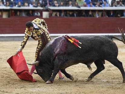 Pepe Moral, durante su faena con 'Chaparrito', en la Feria de San Isidro del año pasado.