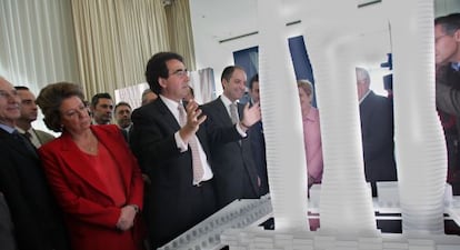 Santiago Calatrava presentó en 2005 un proyecto para levantar tres torres en el cauce del río Turia..