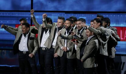 El Recodo recibe el galardón al mejor álbum de banda por 'Mi vicio más grande'. Con siete décadas de trayectoria, es la agrupación del género regional mexicano que más Grammy ha ganado en la historia.