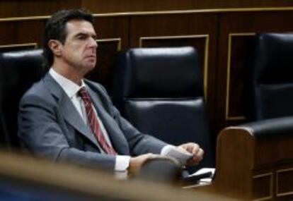 El ministro de Industria, Energía y Turismo, José Manuel Soria, durante la sesión de control al Gobierno.