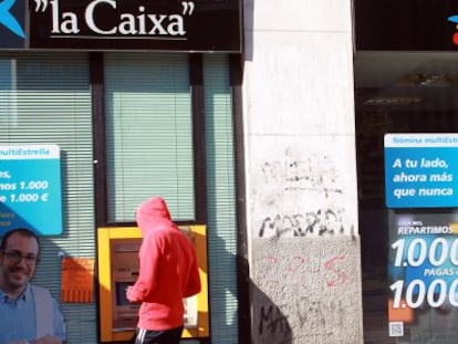 Una oficina de La Caixa, en Madrid.