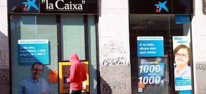 Una oficina de La Caixa, en Madrid.