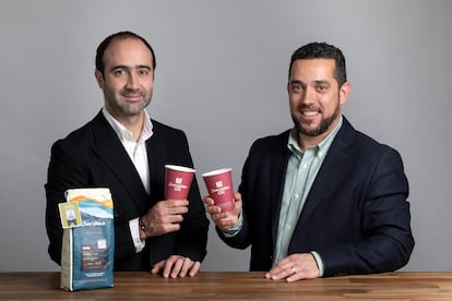 Sebastián Mejía (izquierda) y Raúl Armengol, responsables de Juan Valdez Café.