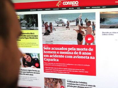 Un usuario consulta la versión digital del 'Correio da Manha'.