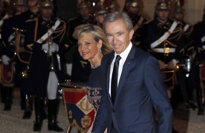 Bernard Arnault y su esposa Helene llegando al Palacio del Elíseo el pasado 25 de marzo.