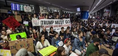Protesta contra Trump en el Aeropuerto Internacional de San Francisco.