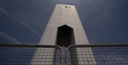 Torre solar en desuso de Abengoa en Sanlúcar la Mayor, Sevilla.