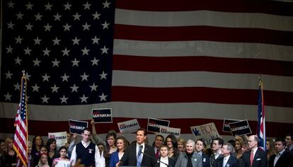 El candidato ultraconservador pasó desapercibido al inicio de las primarias republicanas. Tennessee, Oklahoma y Dakota del Norte han elegido también este supermartes a Santorum.