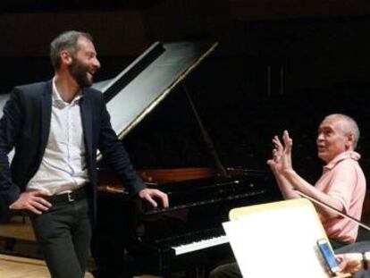 Slobodeniouk y Pogorelich en la prueba de sonido del concerto de ayer en el Auditorio Nacional de Madrid.