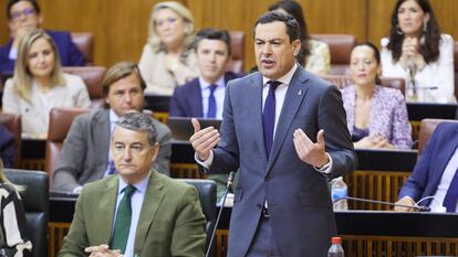 El presidente de la Junta de Andalucía, Juan Manuel Moreno, en el Parlamento regional.