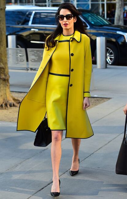 Durante sua gravidez suas aparições também causaram repercussão. Esse conjunto amarelo da Bottega Veneta lhe valeu comparações com Jackie Kennedy da imprensa especializada.