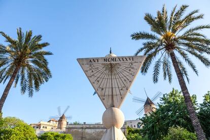 Reloj de sol en la Explanada de Santo Domingo, en Palma (Mallorca).