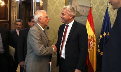 El entonces titular de Exteriores Josep Borrell y el ministro británico para el Brexit, Steve Barclay, durante un encuentro en septiembre.