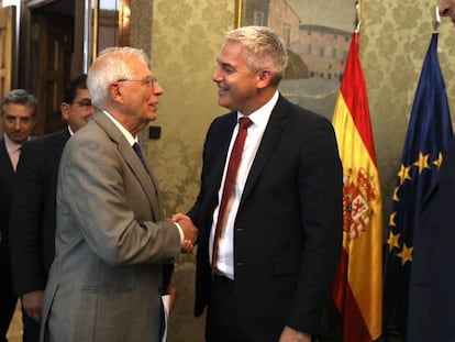 El entonces titular de Exteriores Josep Borrell y el ministro británico para el Brexit, Steve Barclay, durante un encuentro en septiembre.