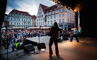 Concierto al aire libre en Tall&iacute;n, la capital de Estonia. 