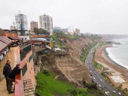 Vista da Costa Verde de Lima, no Peru.