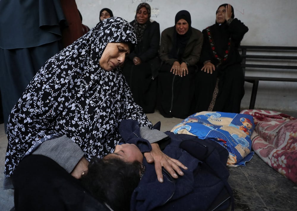 SENSITIVE MATERIAL. THIS IMAGE MAY OFFEND OR DISTURB A mourner reacts next to the body of a Palestinian child killed in an Israeli strike, amid the Israel-Hamas conflict, at Al-Ahli hospital in Gaza City November 27, 2024. REUTERS/Dawoud Abu Alkas