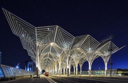 Estación de Oriente de Lisboa, con la cubierta proyectada por Santiago Calatrava.