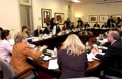 La ministra Pilar del Castillo preside la Conferencia Sectorial de Educación en Madrid, con la asistencia de consejeros de las comunidades.