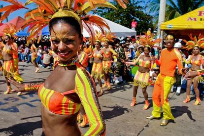 Se define como el más colorido del mundo y este año comenzó el 9 de febrero. Batalla de Flores; Desfile de la Gran Parada, con las danzas del Torito, la del Garabato y la de las hilanderas; Desfile de la 84, con la Reina del Carnaval vestida de negro, representando a la viuda principal de Joselito Carnaval; y el entierro del susodicho Joselito, que pone fin a la fiesta y da paso a la Cuaresma católica.