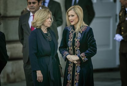 Cristina Cifuentes (r) during a state visit to Spain by the Portuguese president, Marcelo Rebelo Da Sousa.