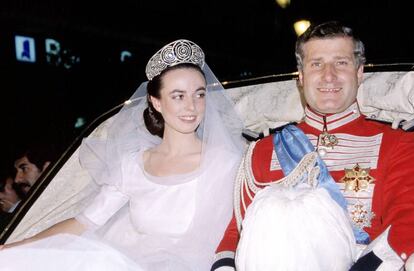 Matilde Solís y Carlos Fitz-James Stuart, el día de su boda en Sevilla en julio de 1988.