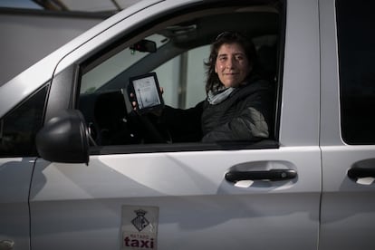 <b>NÚRIA FERNÁNDEZ </b>(50 anys), taxista de Mataró. Llibre: 'La sombra del viento', de Carlos Ruiz Zafón. “Em va fer sentir part de la història que explica”. Refugiar-se en les històries.