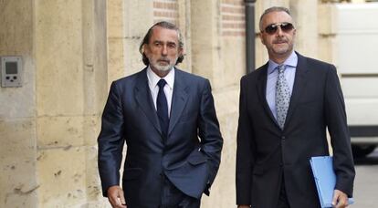 Francisco Correa (izquierda), en una de sus comparecencias ante el TSJ valenciano.