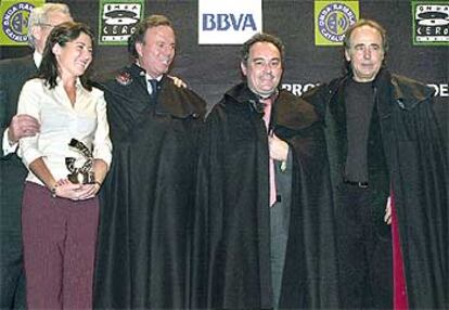 Sara Baras, Julio Iglesias, Ferran Adrià y Joan Manuel Serrat fueron algunos de los galardonados con los Premios Protagonistas concedidos ayer en Barcelona.
