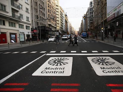 Señales de Madrid Central, que van a ser renombradas Distrito Centro por el Ayuntamiento de Martínez-Almeida.