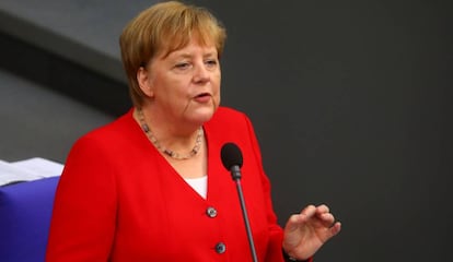  Angela Merkel em sessão com deputados nesta quarta.