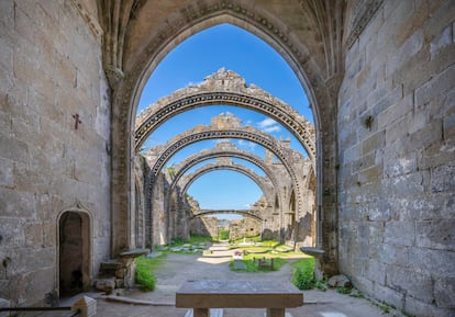 Las ruinas de la iglesia de Santa Mariña de Dozo, en Cambados.