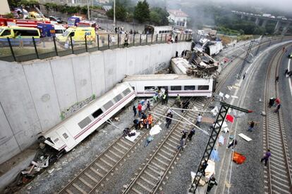 El tren Alvia descarrilado a escasos kilómetros de la estación de Santiago Compostela