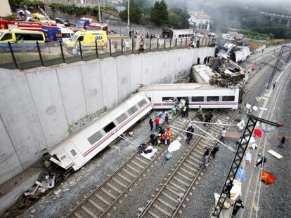 El tren Alvia descarrilado a escasos kilómetros de la estación de Santiago Compostela