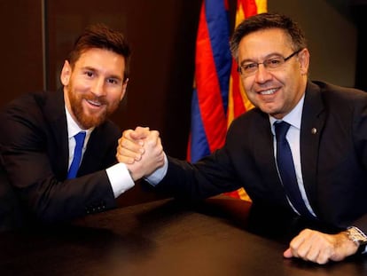 Messi i Bartomeu, durant l'última renovació del jugador.