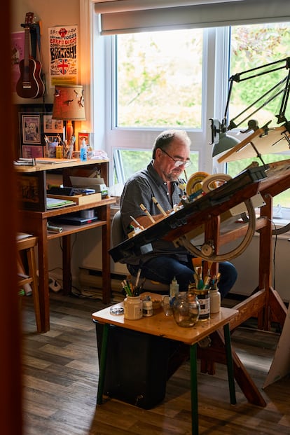 Michel Rabagliati, dibujando en su estudio de su casa en Montreal en junio pasado. 