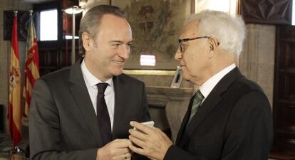 Alberto Fabra con el Sïndic Major, Rafael Vicente Queralt.