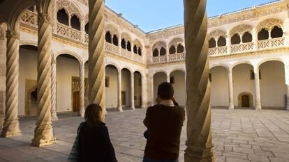 Patio central del Museo Nacional de San Gregorio en Valladolid.