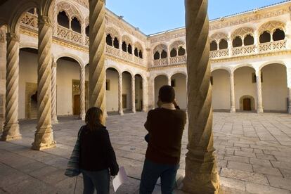 Patio central del Museo Nacional de San Gregorio en Valladolid.