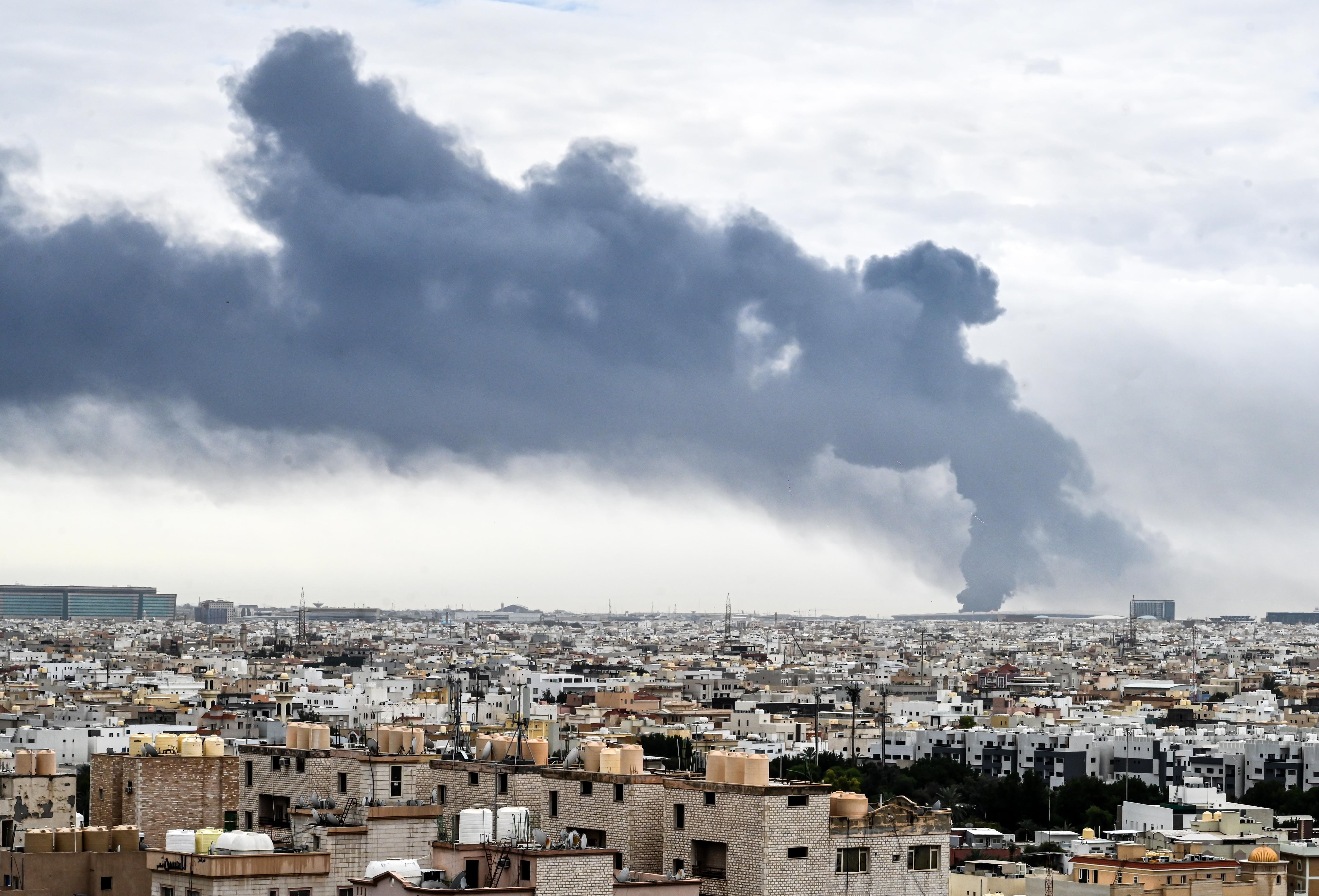İran, Trump'ın ültimatomuna yanıt olarak Körfez ülkelerinin kritik altyapılarını vurdu